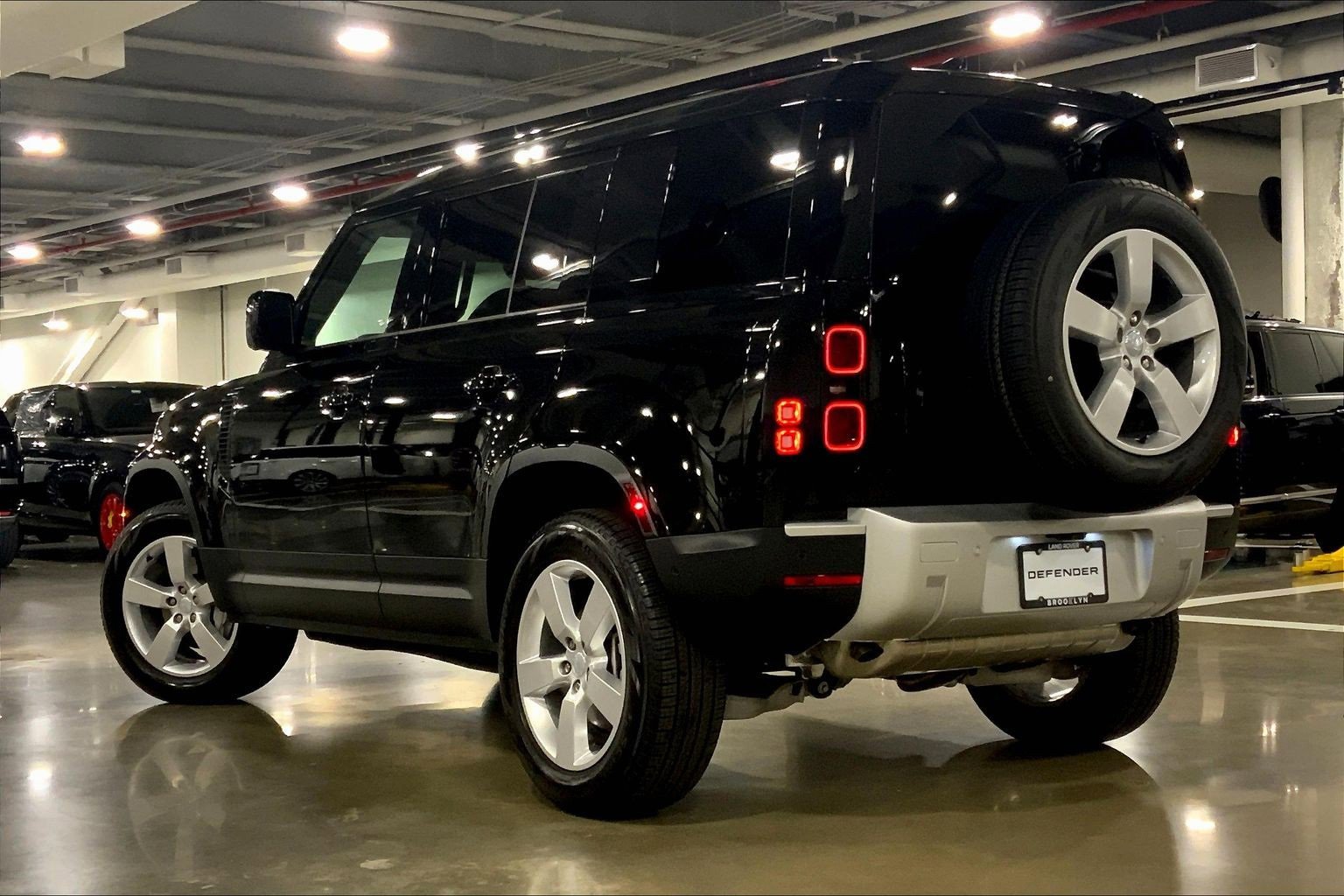 Used 2025 Land Rover Defender 110 S image 11