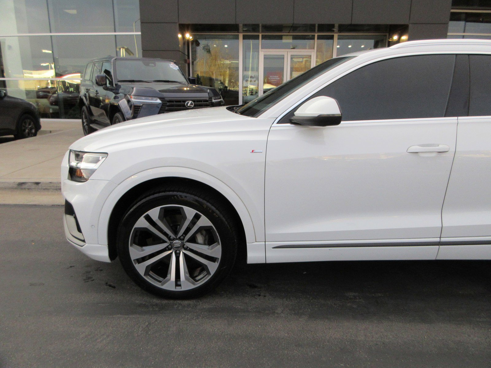 Used 2020 Audi Q8 Premium Plus image 2