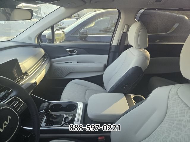 Used 2026 Kia Carnival EX FWD image 8