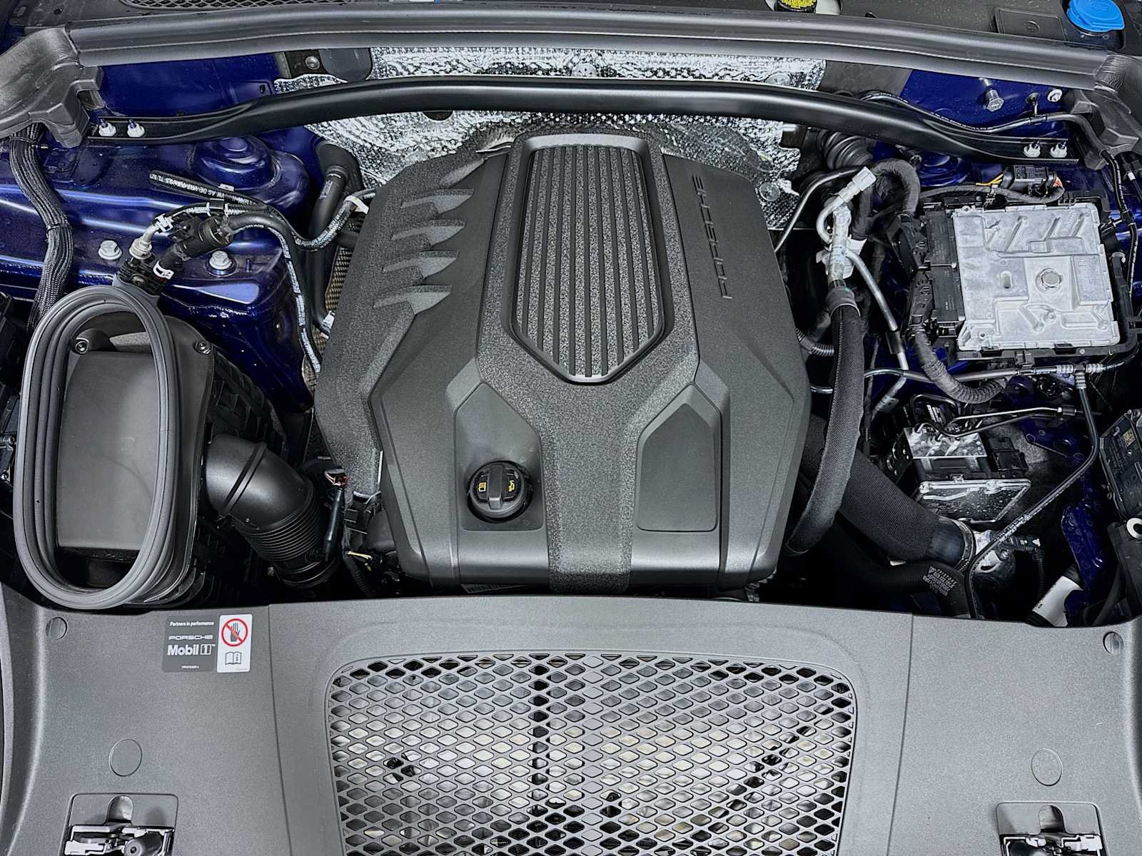 Certified 2026 Porsche Macan AWD/4WD image 31