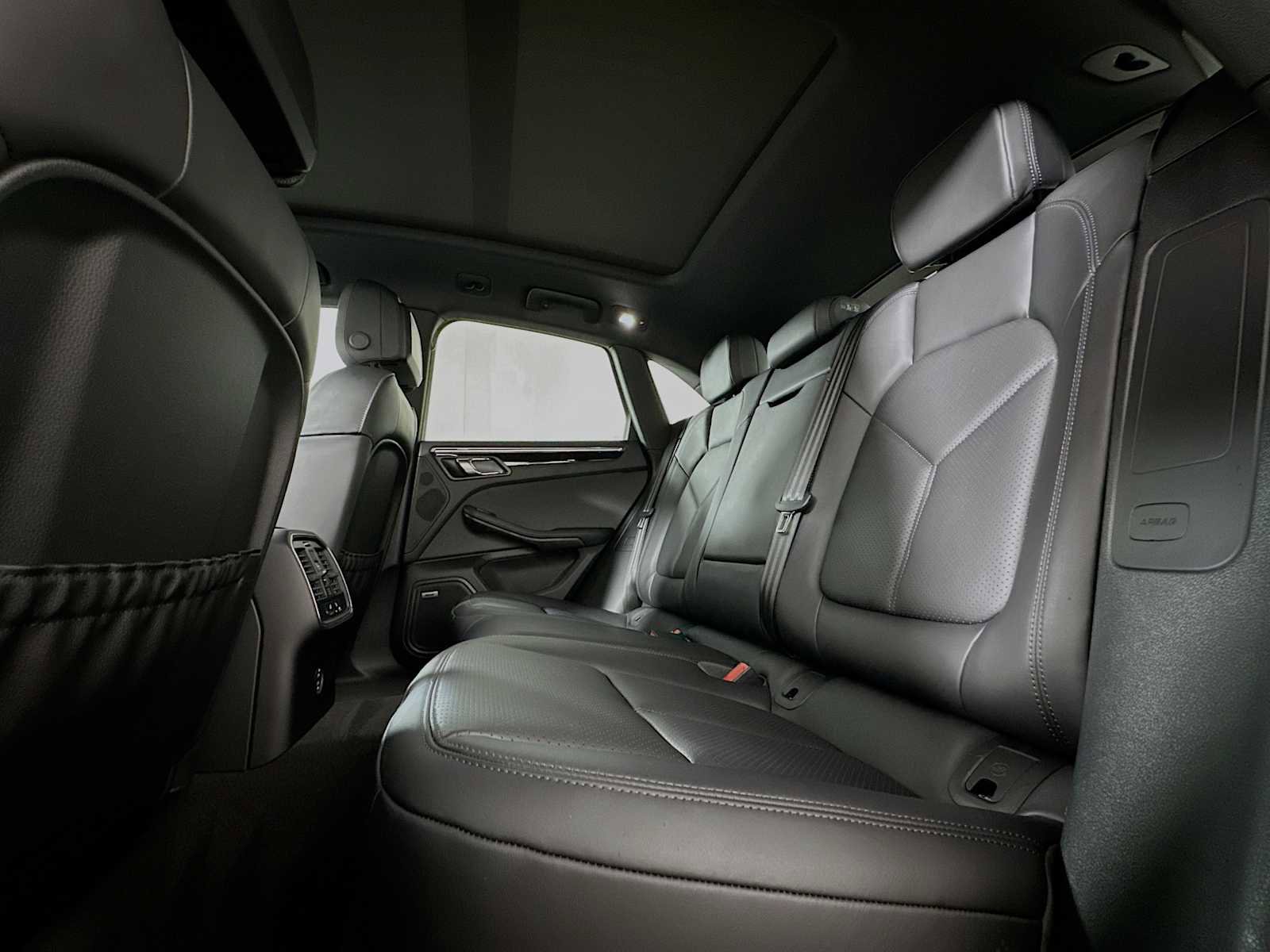 Certified 2025 Porsche Macan image 24