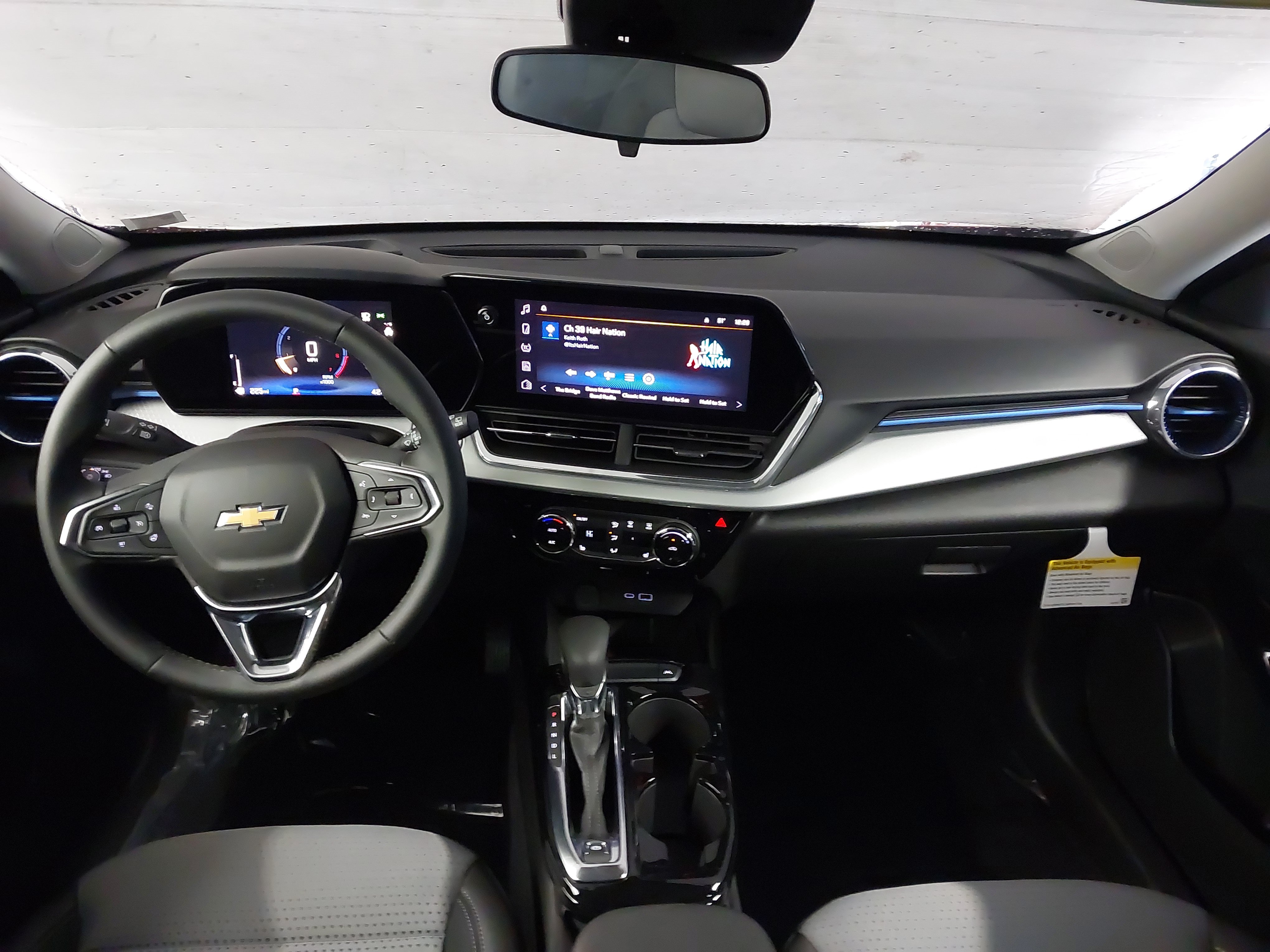 Used 2025 Chevrolet Trax LT w/ Driver Confidence Package FWD image 5