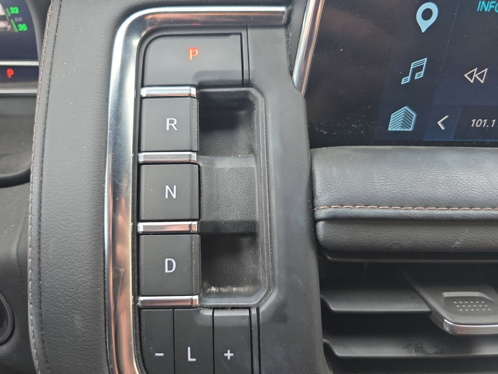 Used 2023 Chevrolet Tahoe High Country AWD/4WD image 19