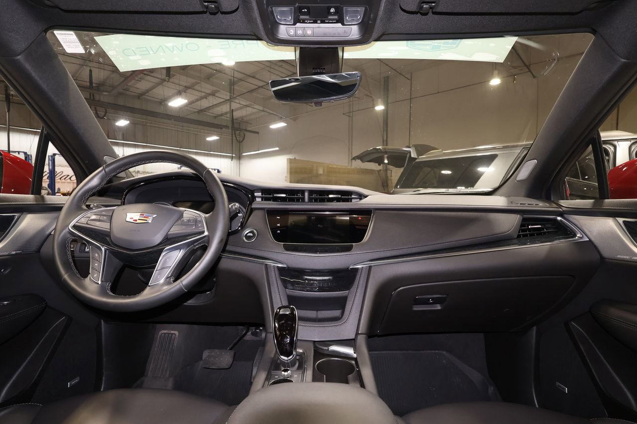 Used 2025 Cadillac XT5 Premium Luxury w/ Technology Package AWD/4WD image 29