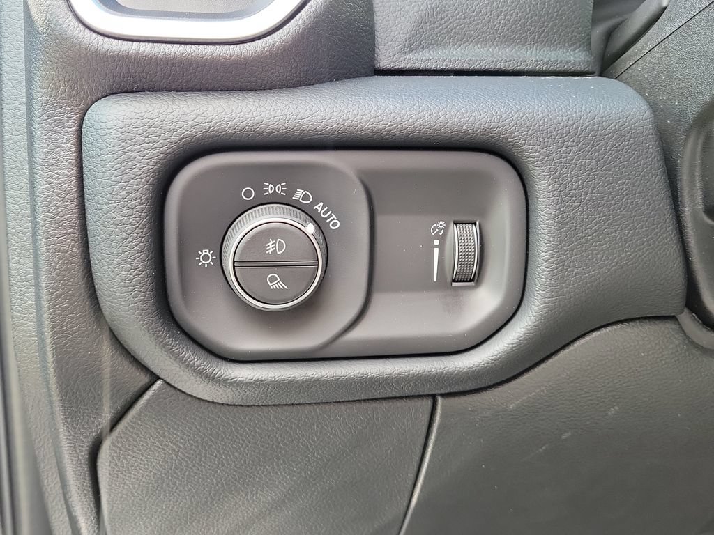 New 2026 RAM 3500 Big Horn AWD/4WD image 13