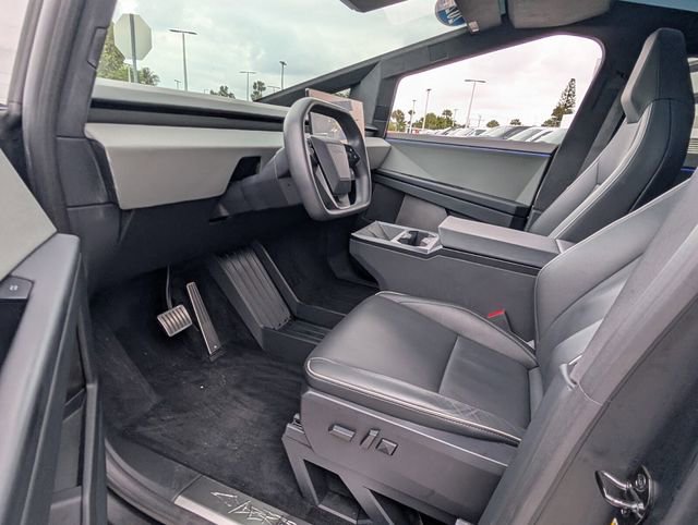 Used 2024 Tesla Cybertruck AWD Crew Cab image 6