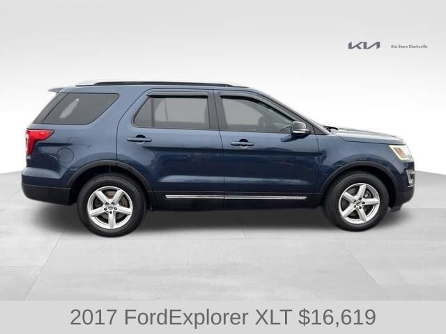 Used 2017 Ford Explorer XLT w/ Equipment Group 201A AWD/4WD image 9