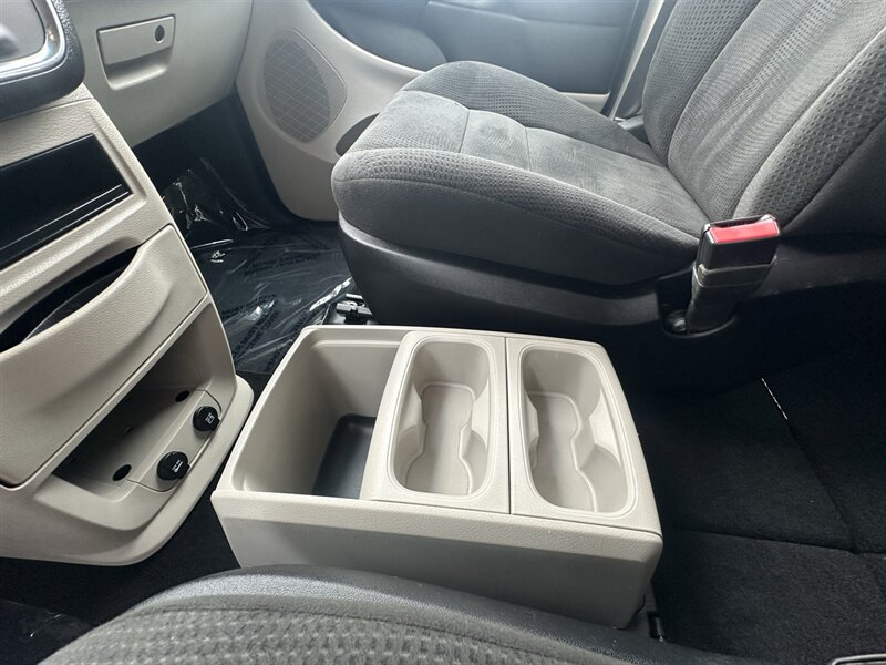 Used 2016 Dodge Grand Caravan SE w/ Quick Order Package 29E SE FWD image 26