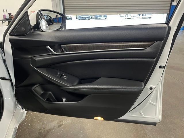 Used 2020 Honda Accord Touring image 11