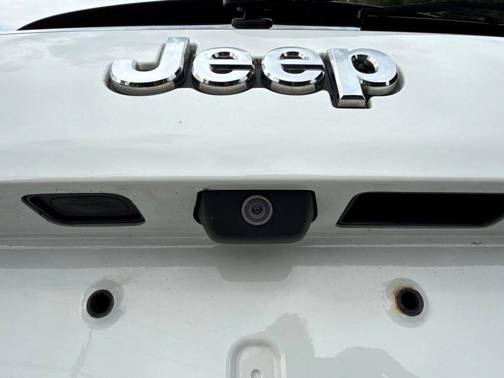 Used 2019 Jeep Cherokee Limited AWD/4WD image 15