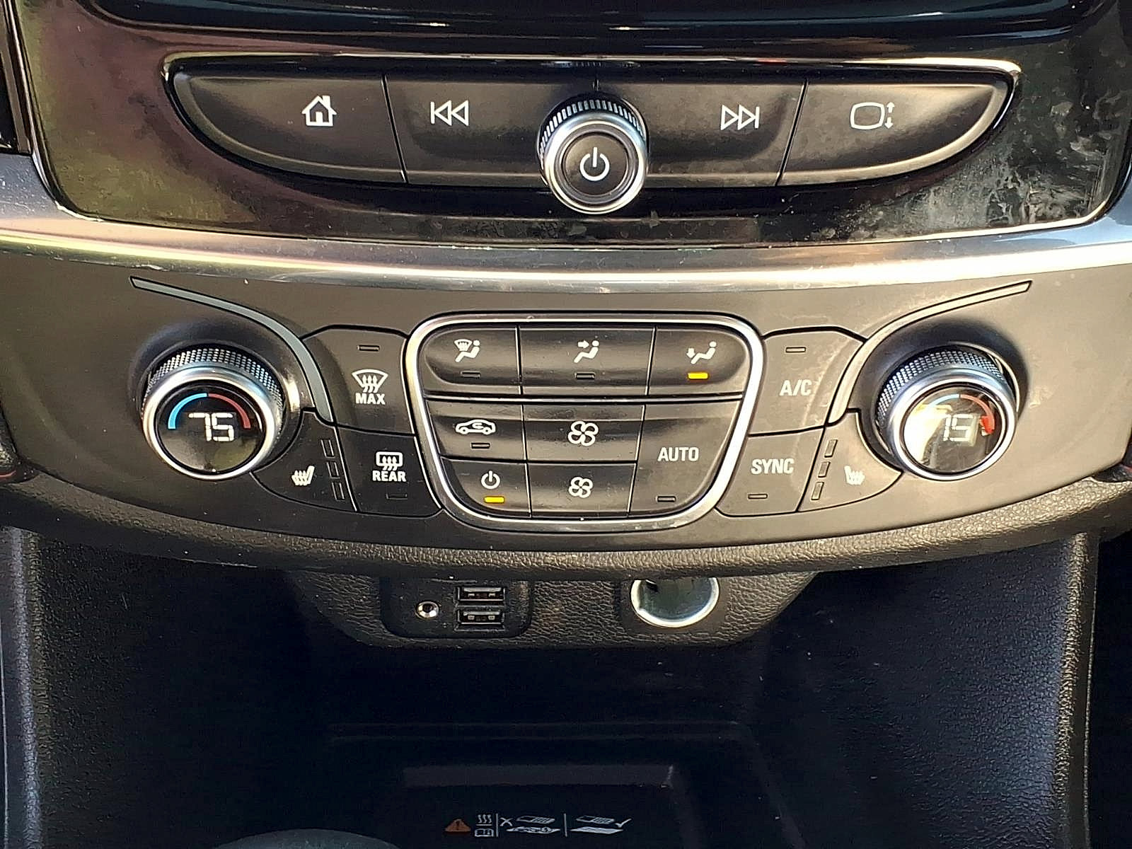 Certified 2023 Chevrolet Traverse RS w/ LPO, Floor Liner Package image 16