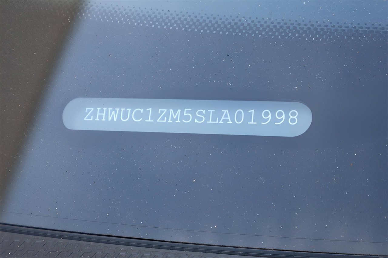 Used 2025 Lamborghini Revuelto image 28