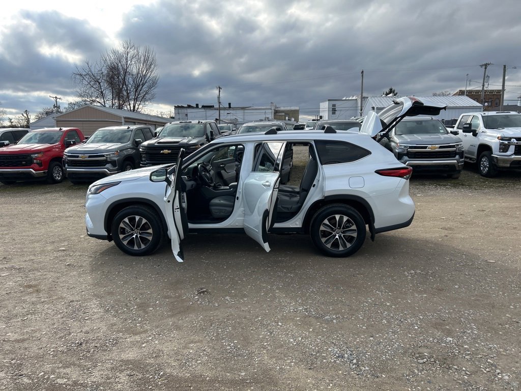 Used 2022 Toyota Highlander XLE image 27