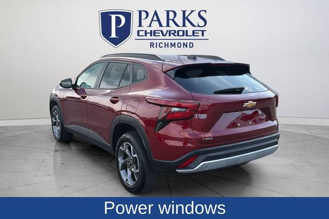 Used 2025 Chevrolet Trax LT FWD image 5