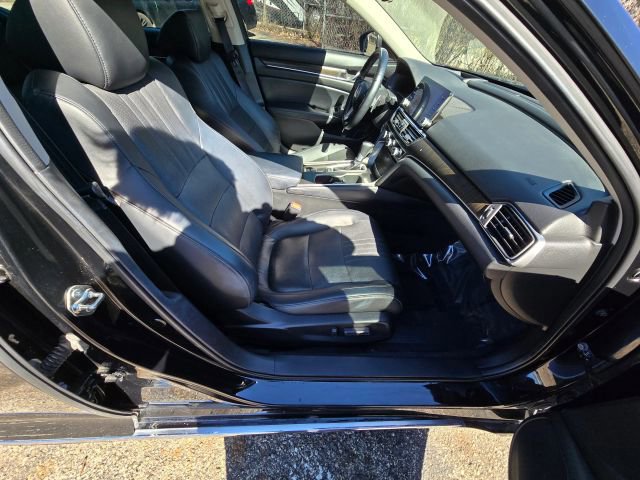 Used 2018 Honda Accord Touring image 18