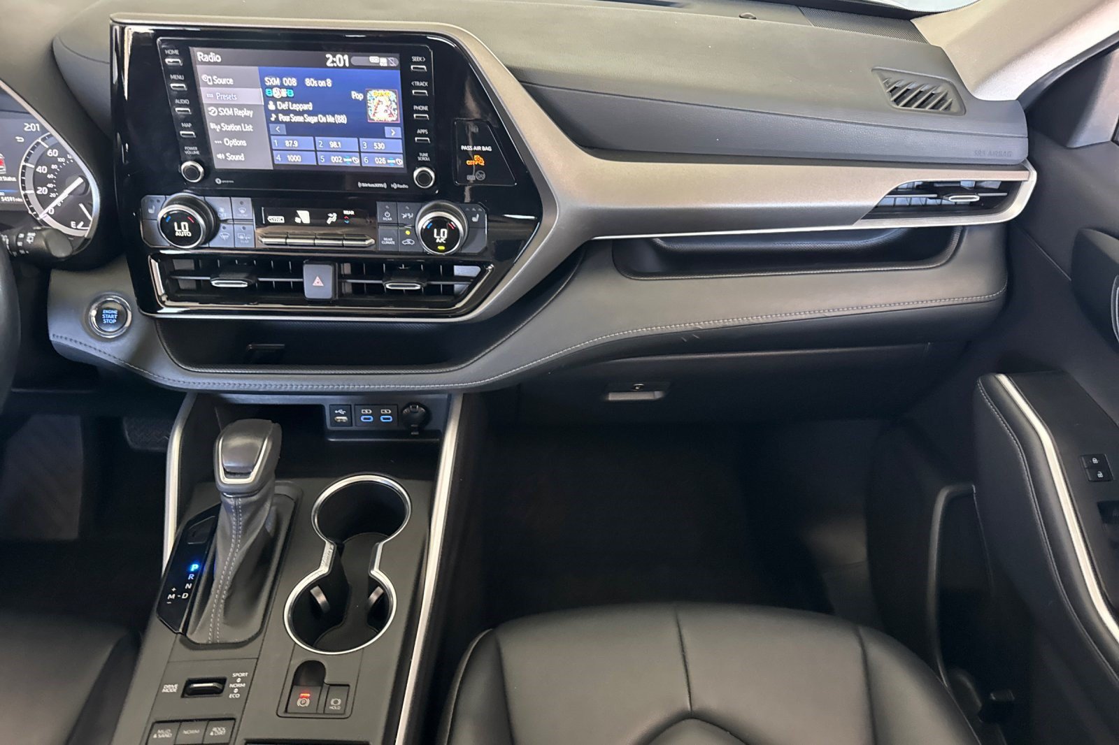 Used 2022 Toyota Highlander XLE AWD/4WD image 33