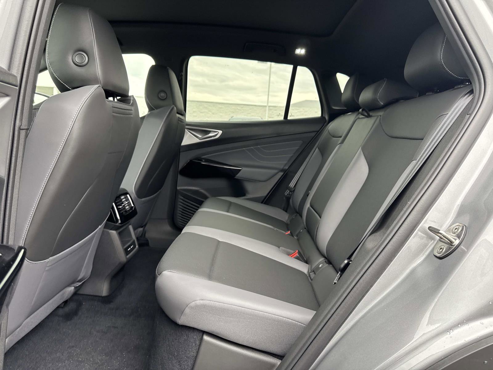 New 2025 Volkswagen ID.4 Pro S image 25