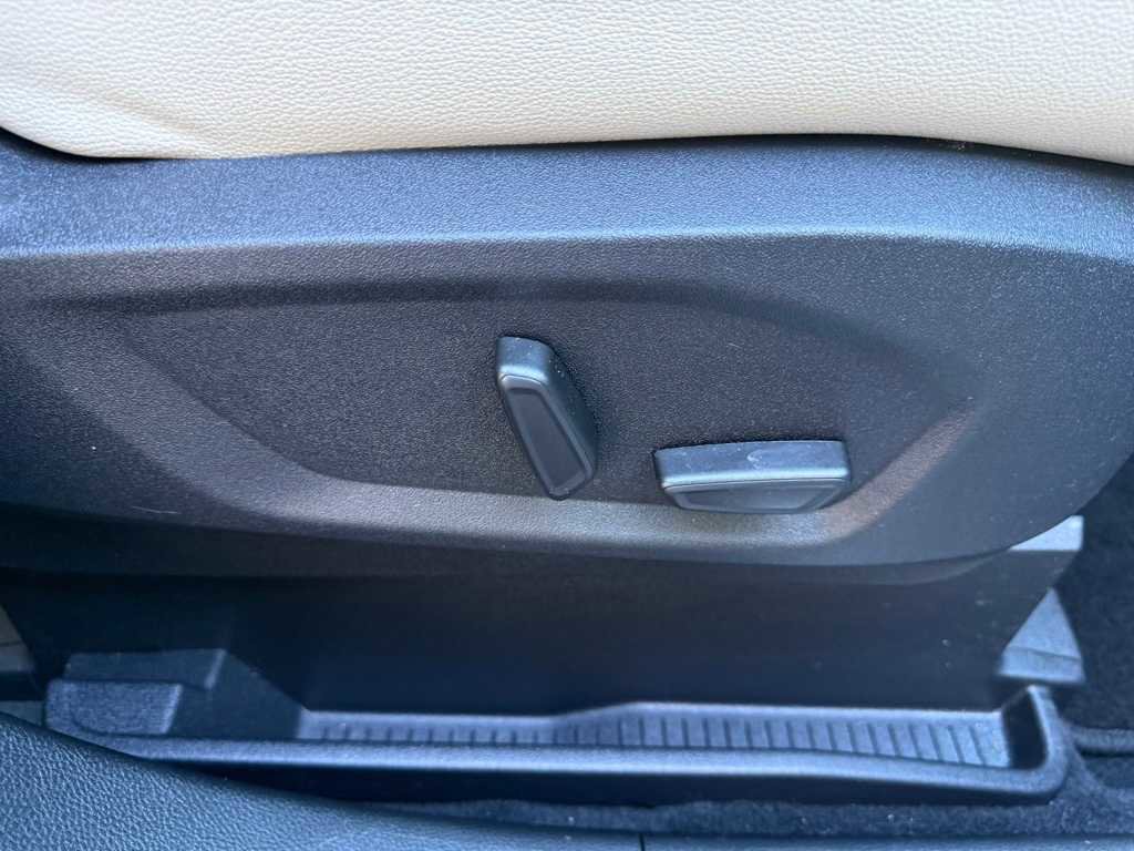 Used 2024 Ford Edge Titanium image 10