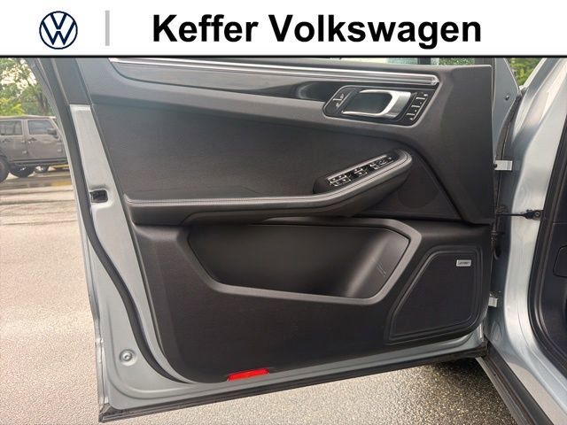 Used 2022 Porsche Macan S AWD/4WD image 14