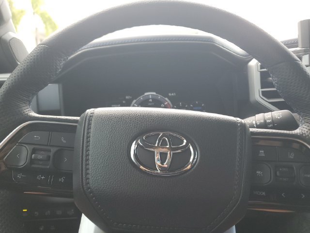Used 2025 Toyota Sequoia Platinum AWD/4WD image 25
