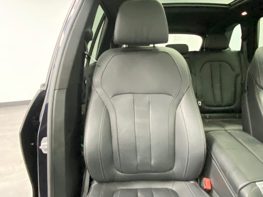 Used 2019 BMW X5 xDrive50i w/ M Sport Package AWD/4WD image 25
