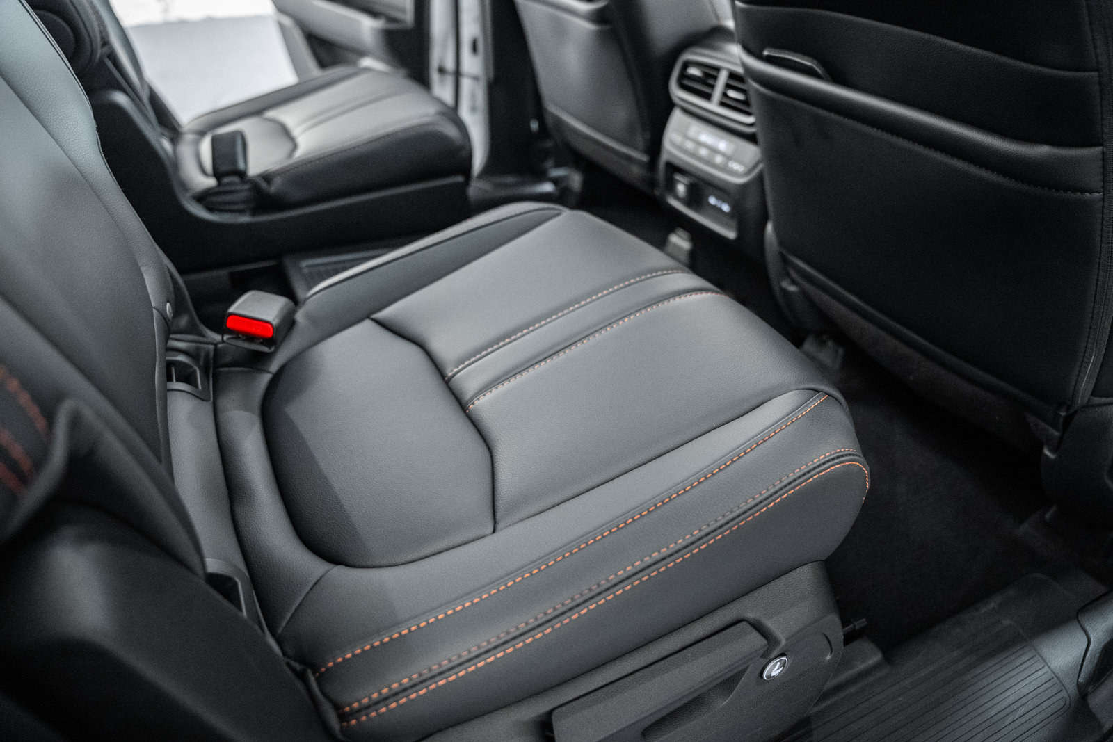 Used 2025 Honda Pilot TrailSport image 41