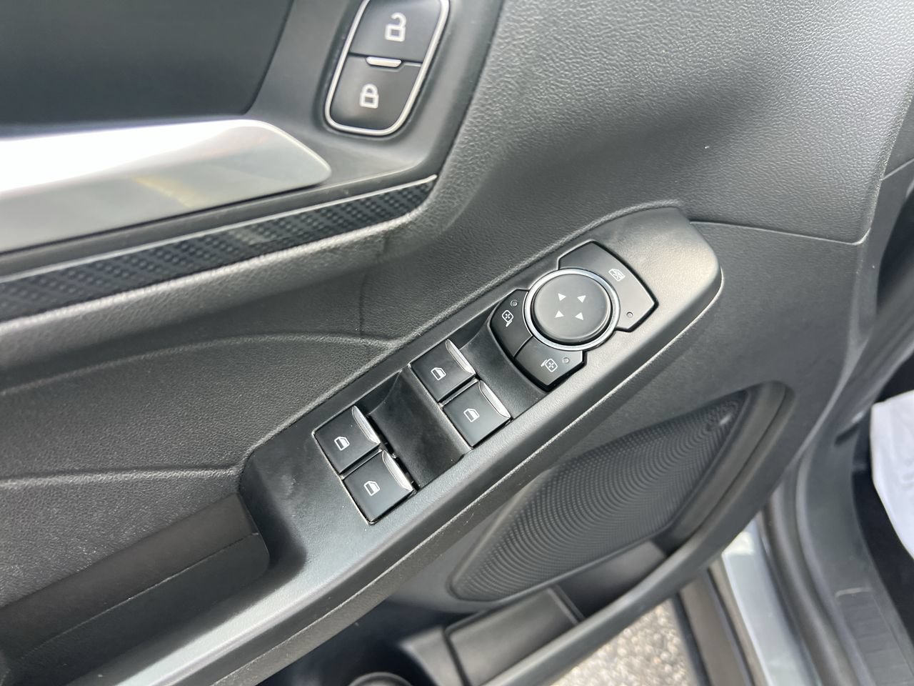 Used 2025 Ford Escape ST-Line FWD image 15