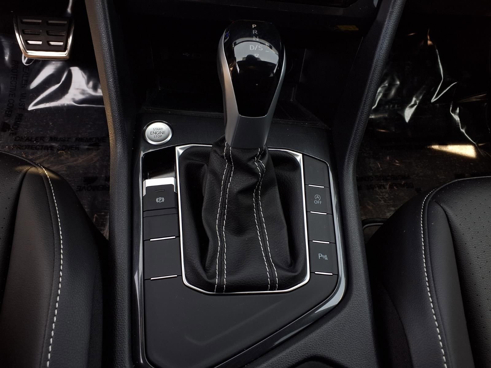 Certified 2023 Volkswagen Tiguan SE R-Line FWD image 12