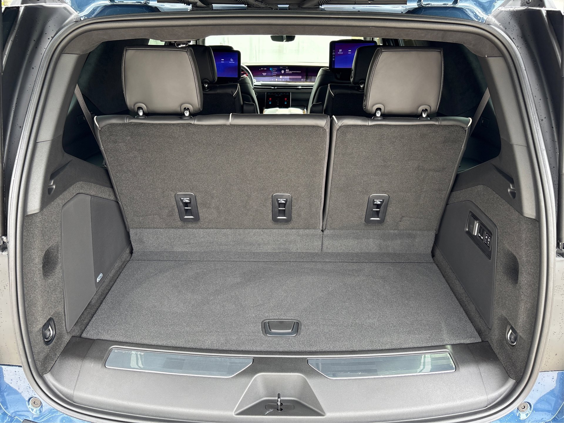 New 2026 Cadillac Escalade Platinum Sport AWD/4WD image 11