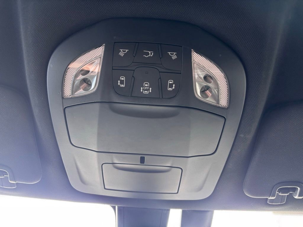 Used 2019 Chrysler Pacifica Touring Plus w/ S Appearance Package FWD image 25