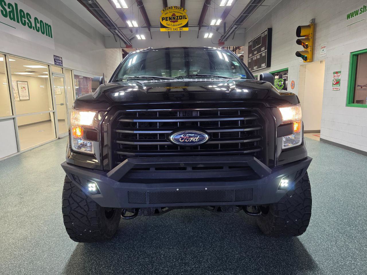 Used 2017 Ford F150 XLT w/ Equipment Group 302A Luxury AWD/4WD image 3