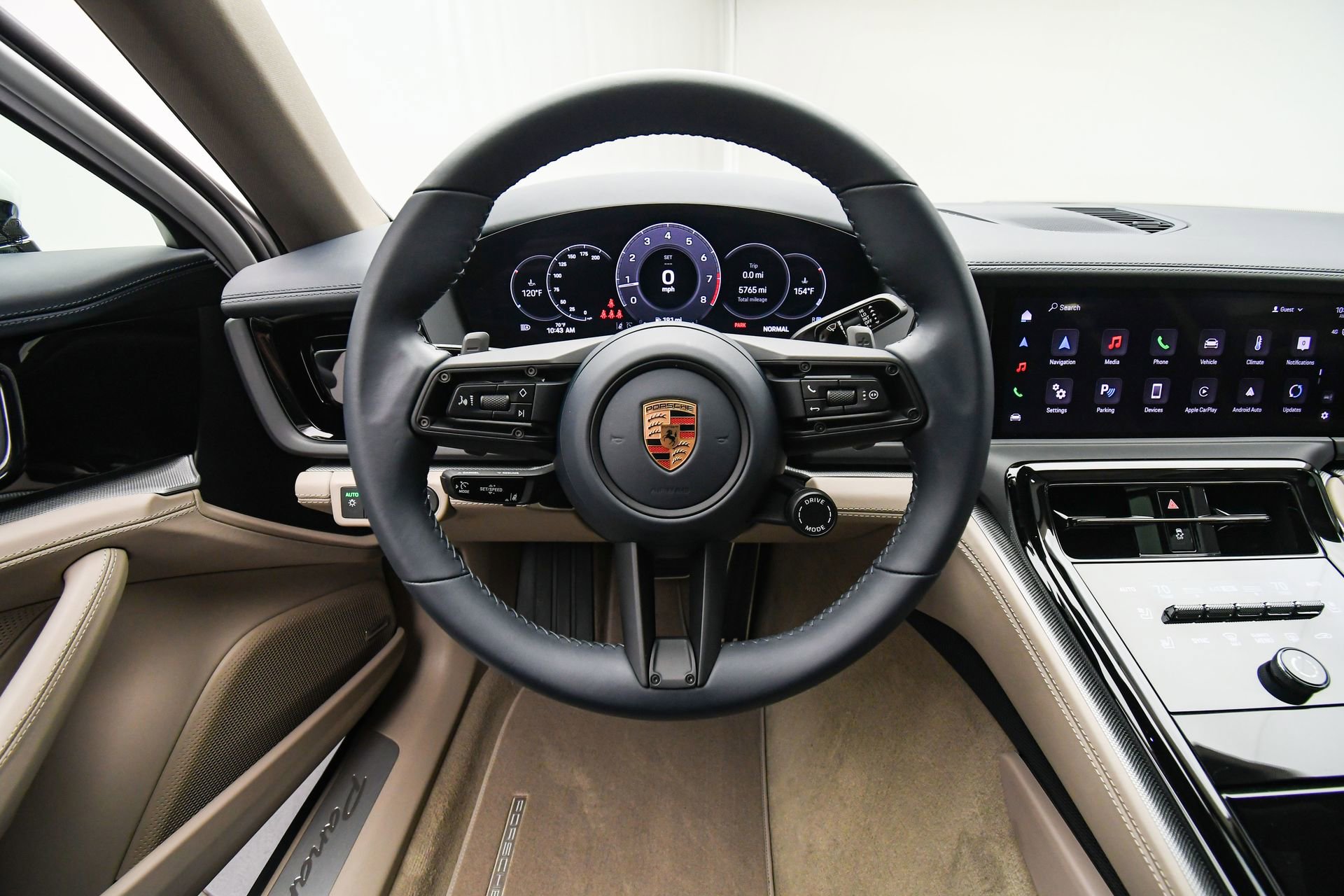 Used 2025 Porsche Panamera 4 image 14