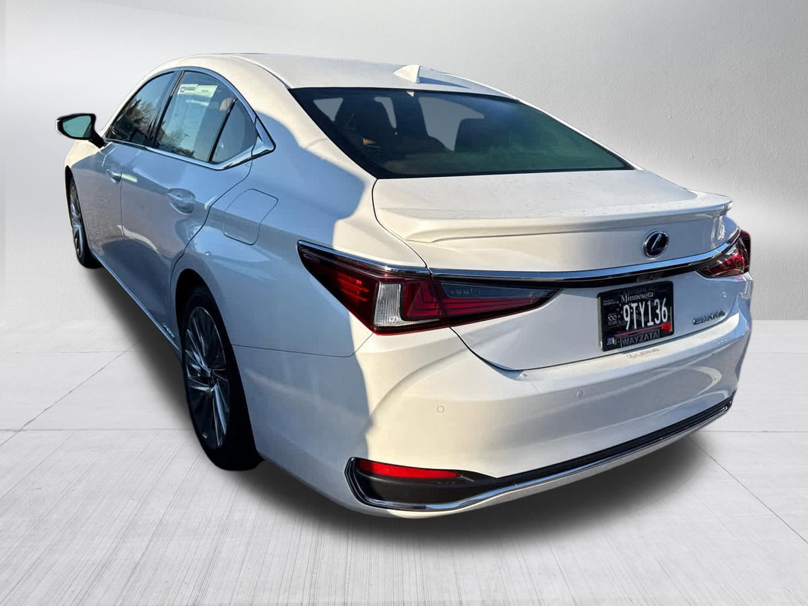 Used 2019 Lexus ES 300h w/ Accessory Package 2 FWD image 6