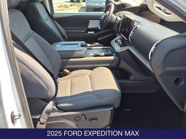 Used 2025 Ford Expedition Max Active AWD/4WD image 27
