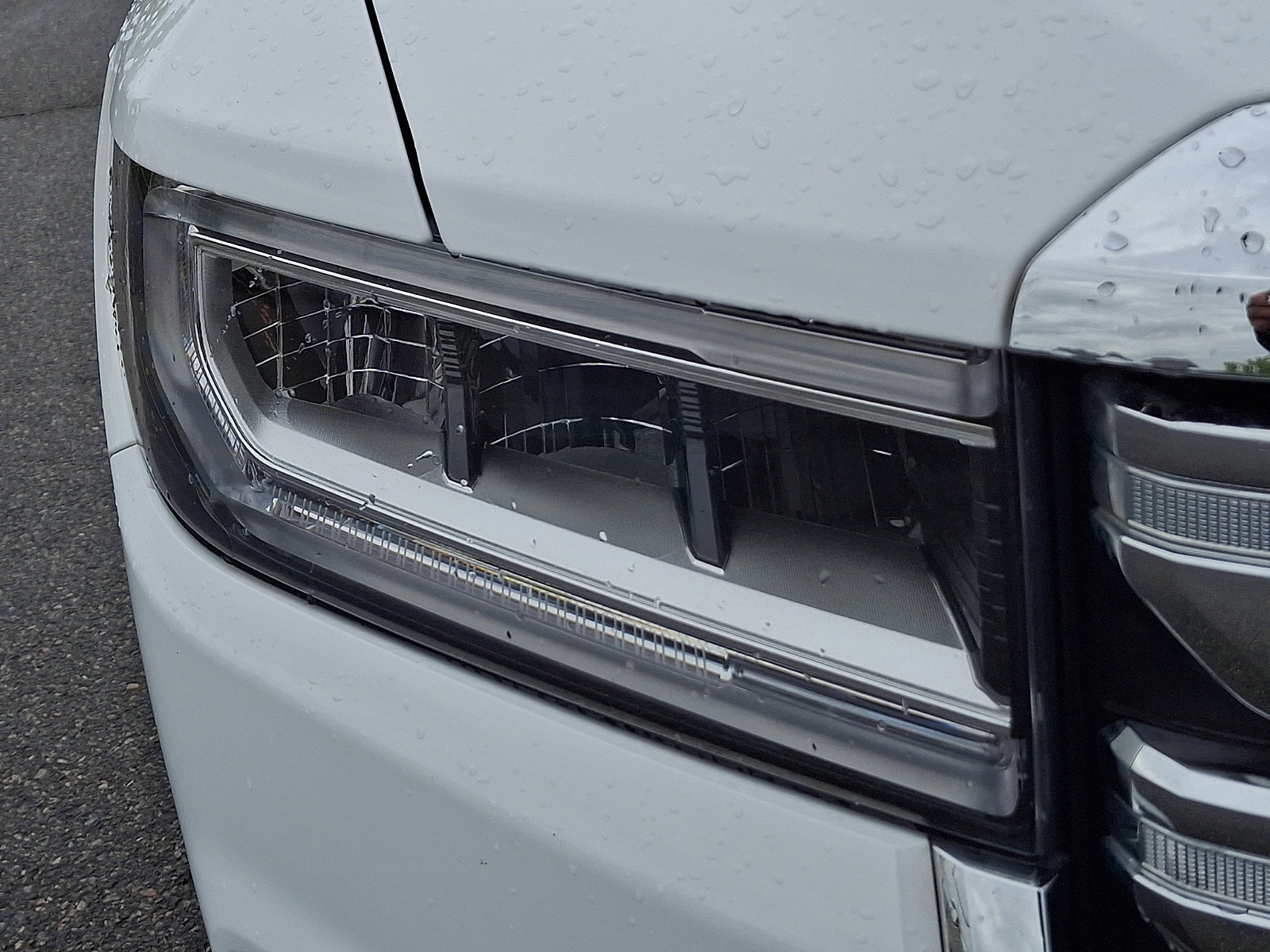 Certified 2023 GMC Acadia SLE w/ Driver Convenience Package FWD image 9