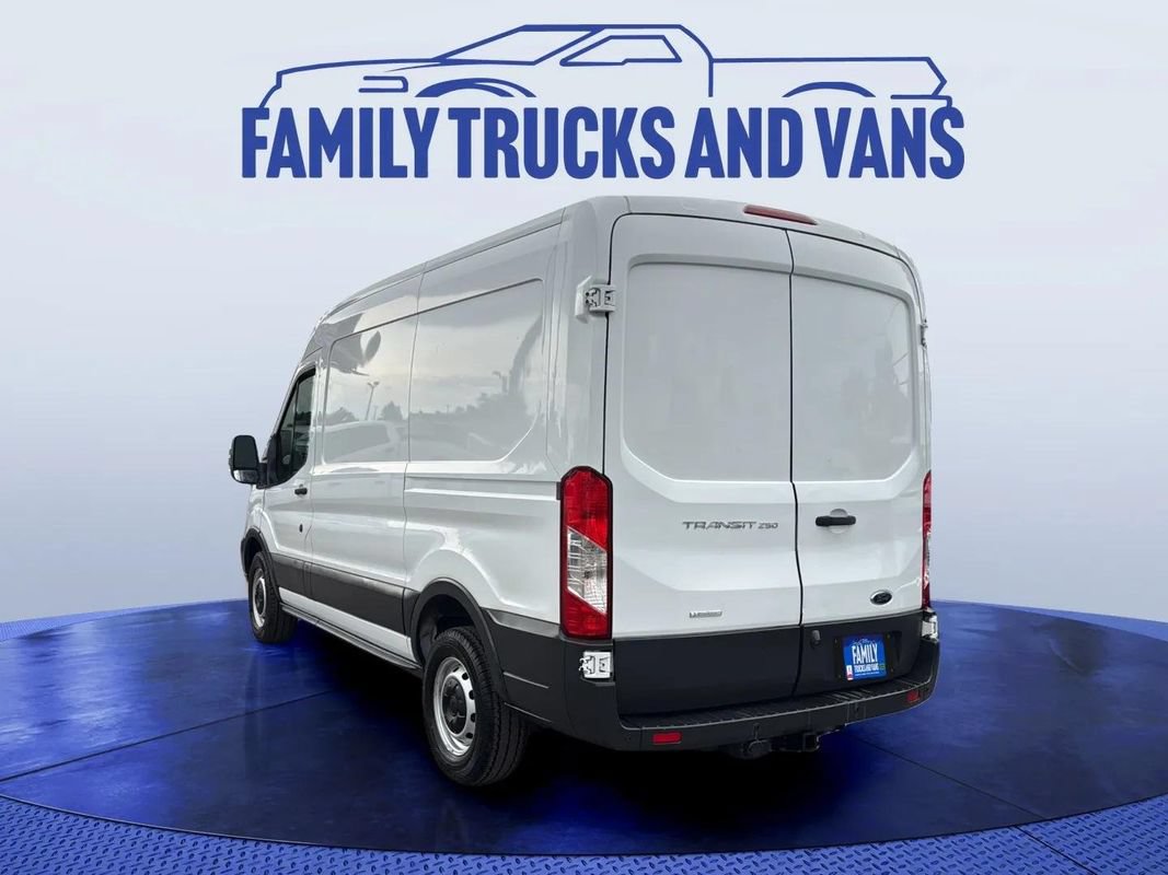 Used 2017 Ford Transit 250 130 Medium Roof RWD image 3