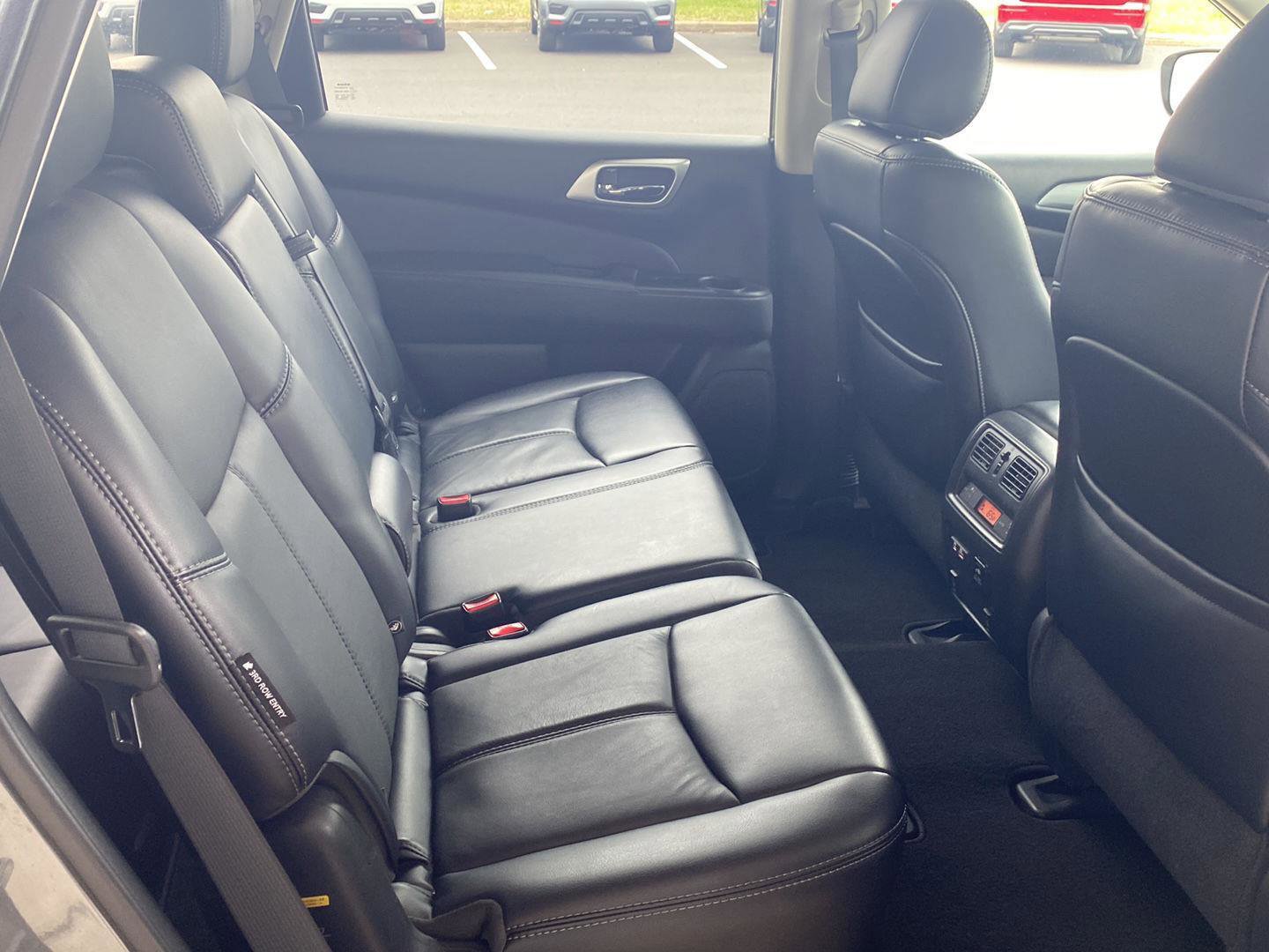 Used 2019 Nissan Pathfinder SL image 28