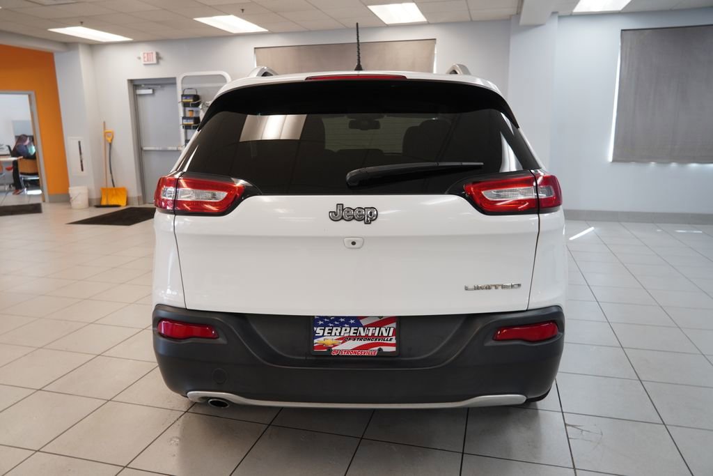 Used 2017 Jeep Cherokee Limited FWD image 8