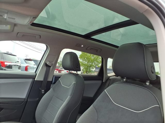 Used 2024 Volkswagen Taos SE w/ Panoramic Sunroof Package FWD image 18