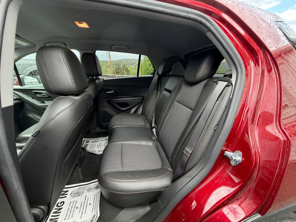 Used 2022 Chevrolet Trax LT w/ LT Convenience Package AWD/4WD image 10