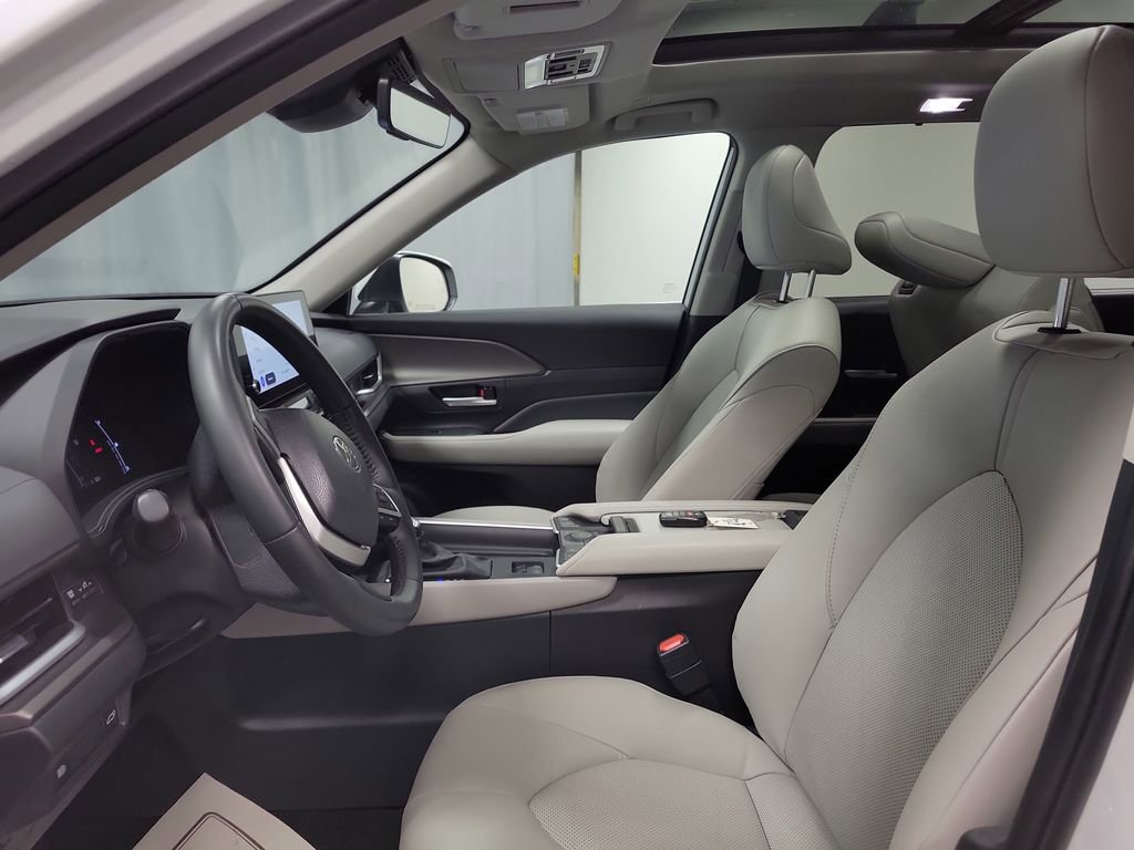 Used 2024 Toyota Grand Highlander XLE image 12