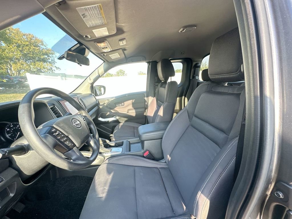 Used 2024 Nissan Frontier SV image 12
