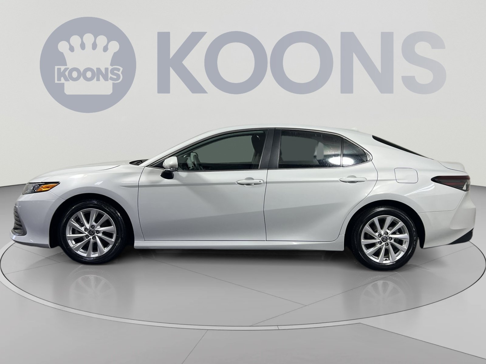 Used 2024 Toyota Camry LE w/ Convenience Package FWD image 2