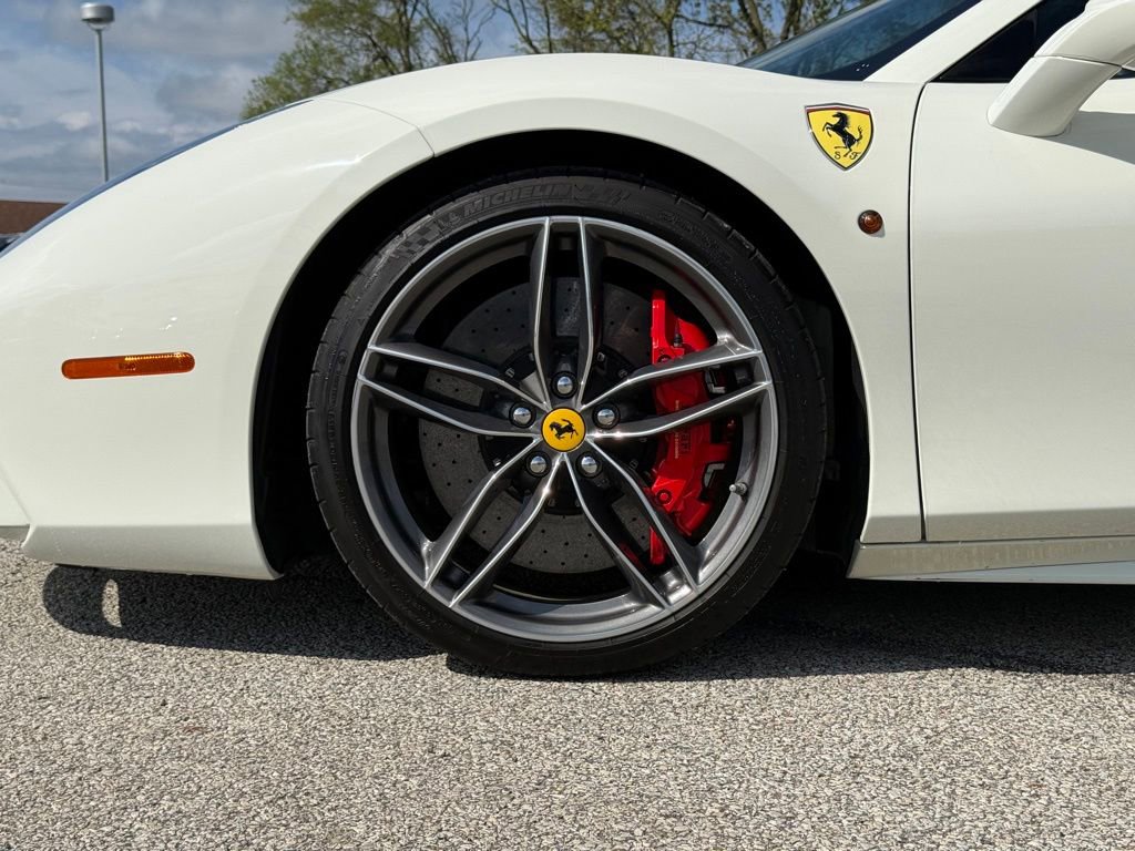 Used 2019 Ferrari 488 Spider RWD image 2