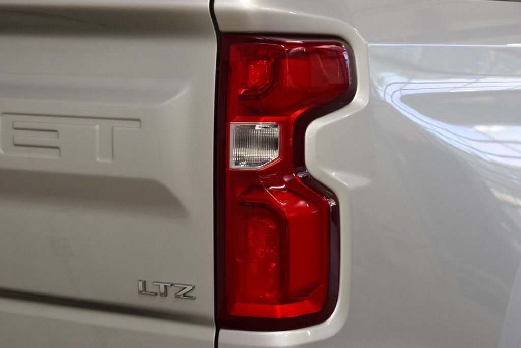 Used 2019 Chevrolet Silverado 1500 LTZ w/ LTZ Premium Package AWD/4WD image 22