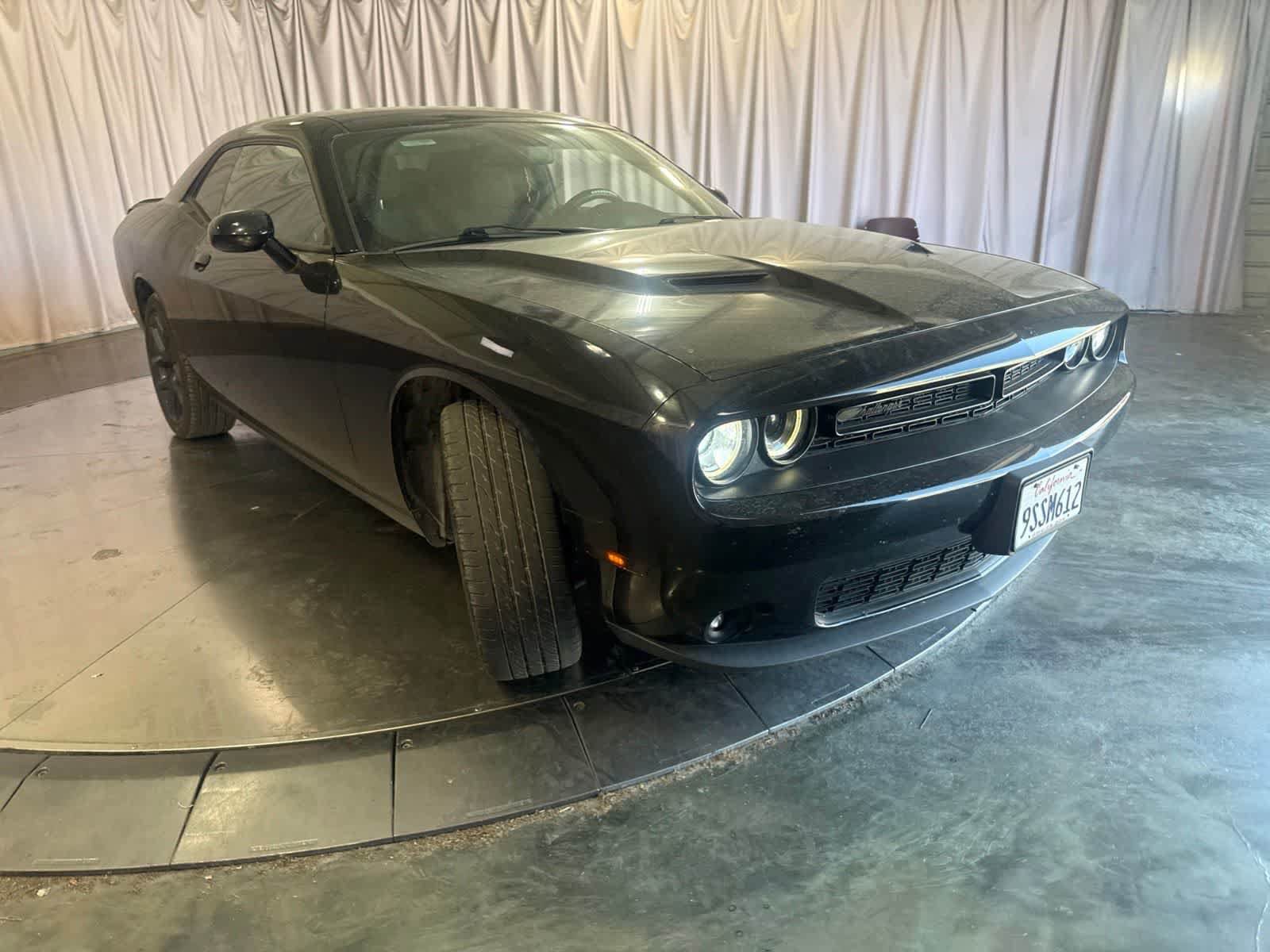 Used 2019 Dodge Challenger SXT w/ Blacktop Package RWD image 3
