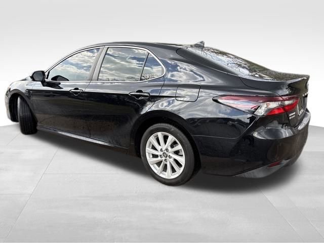 Used 2022 Toyota Camry LE image 6