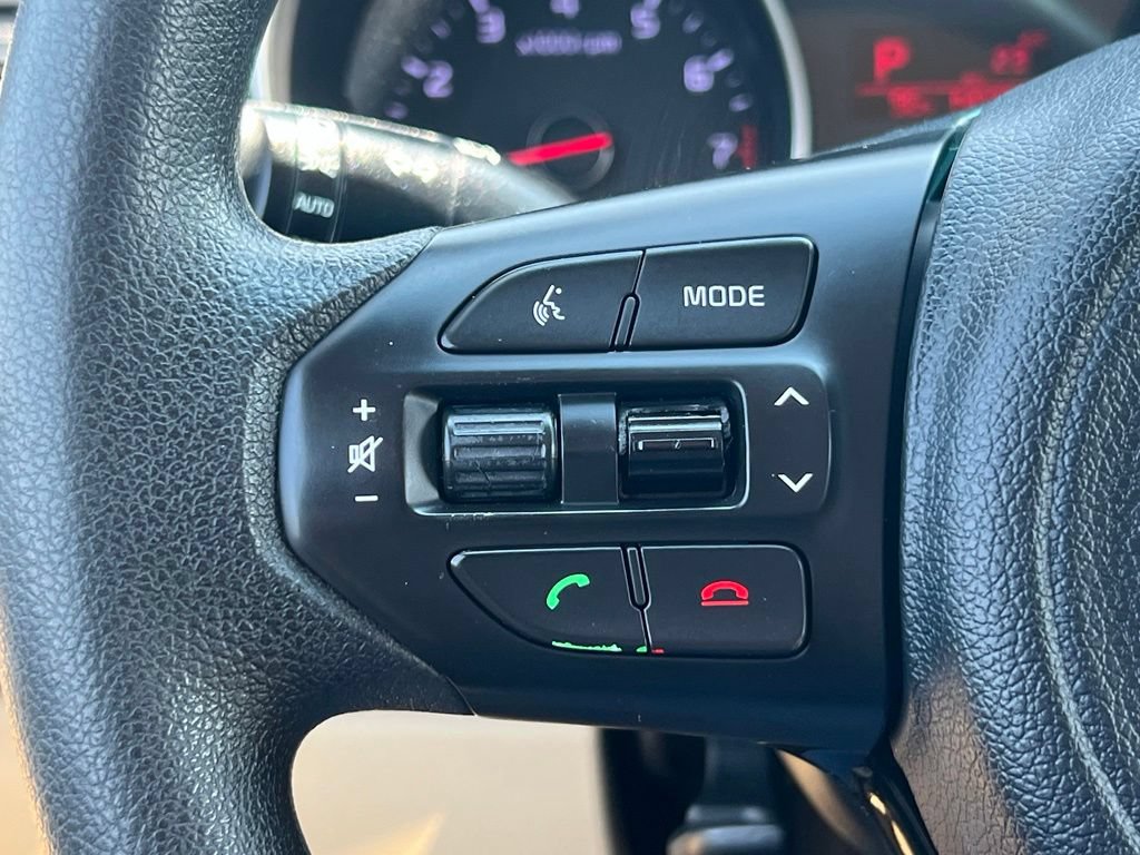 Used 2015 Kia Sedona LX w/ LX Convenience Package FWD image 32