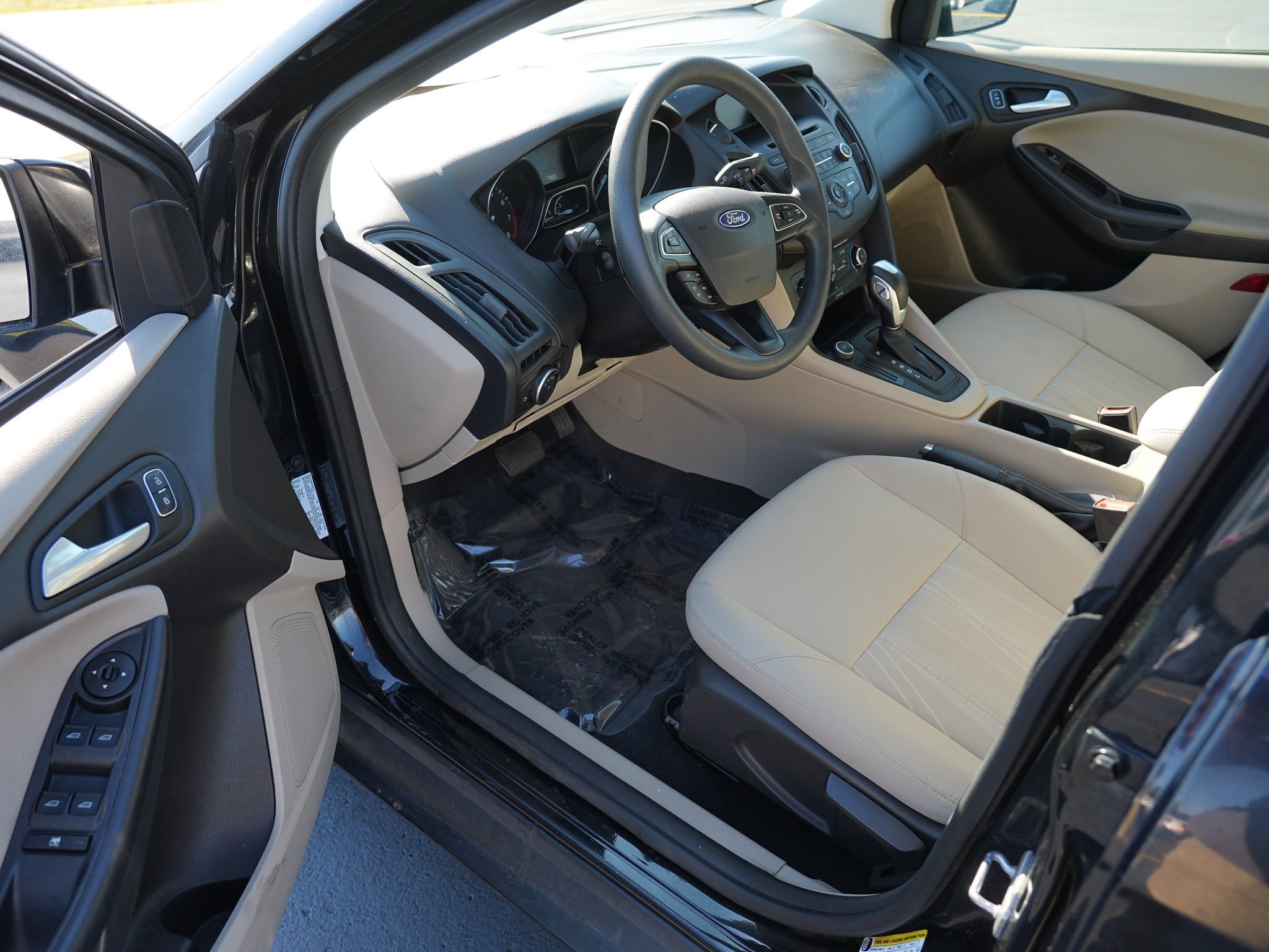 Used 2015 Ford Focus SE FWD image 14
