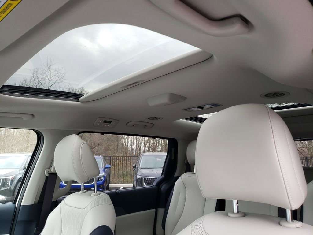 New 2026 Kia Carnival SX FWD image 24